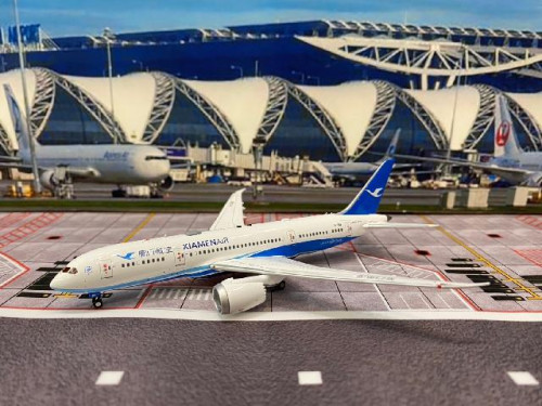 Aviation AV4239 1:400 Xiamen 787-8 B-2769 [Width 15 Length 14 Height 4 cms]