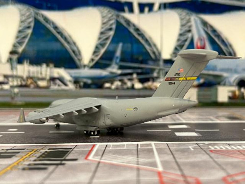Gemini Jets 1:400 USAF C-17A 05-5144 (March ARB) GM148 6