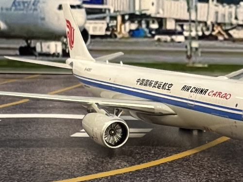 Phoenix 1:400 Air China Cargo A330-200 B-6090 PH1941 5