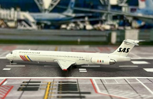 Phoenix 1:400 SAS MD-81 OY-KHO PH12055 [Width 8 Length 11.5 Height 2 cm] 3