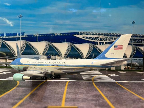 Inflight 1:200 USAF VC-25A #28000t IFVC25A1126P [Width 30 Length 35 Height 10 cm] 3