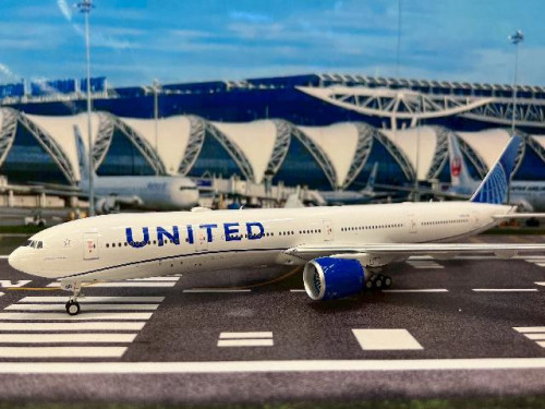 Inflight 1:200 United 777-300ER N2251U IF773UA0725 [Width 33 Length 37 Height 8 cms] 1