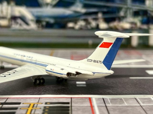 Phoenix 1:400 Aeroflot IL-62 CCCP-86675 PH12005 [Width 11 Length 13.5 Height 3 cm] 6