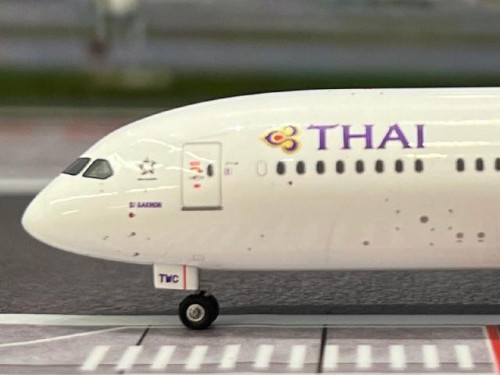 Phoenix 1:400 Thai 787-9 HS-TWC PH12014 [Width 15 Length 15.5 Height 4.5 cms] 4