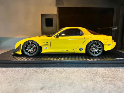 Ignition: IG2043 1:18 Feed RX-7 (FD3S) Yellow [Width 10 Length 25 Height 7 cms] 4