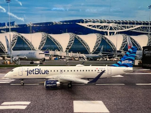 Gemini Jets 1:200 JetBlue ERJ-190-100IGW N323JB “Only Blue”G21335 [Width 14 Length 18.5 Height 5 cm] 1