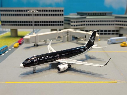 P4430 1:400 Starflyer A320 JA26MC [Width 9 Length 9.5 Height 3 cms]