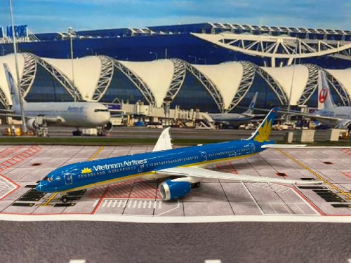 Aviation AV4233 1:400 Vietnam 787-10 VN-A872 [Width 15 Length 17 Height 4 cm]