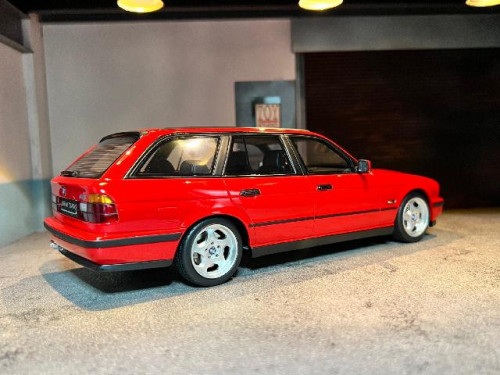 OT951 1:18 BMW E38 M5 Touring Red [Width 10 Length 25 Height 7 cms] 3