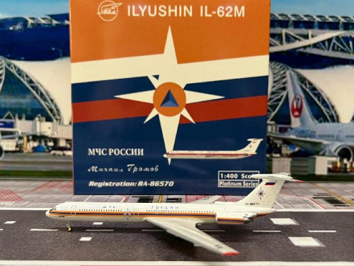Phoenix 1:400 Russia Emercom IL-62M RA-86570 PH12006 [Width 11 Length 13.5 Height 3 cm]