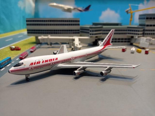 Herpa Wings HW535892 1:500 Air India 747-200 50 Years VT-EBE [Width 12 Length 13.5 Height 3.5 cms]