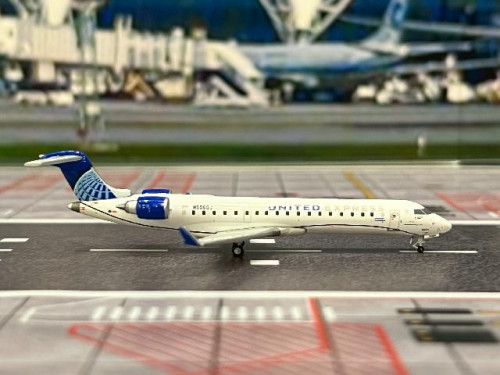 Gemini Jets 1:400 United Express CRJ550 N506GJ GJ2341 [Width 6 Length 8 Height 1.5 cms] 6
