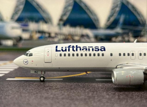 JFox 1:200 Lufthansa 737-430 D-ABKC JF7374002 [Width 14 Length 18.5 Height 5.5 cm] 5