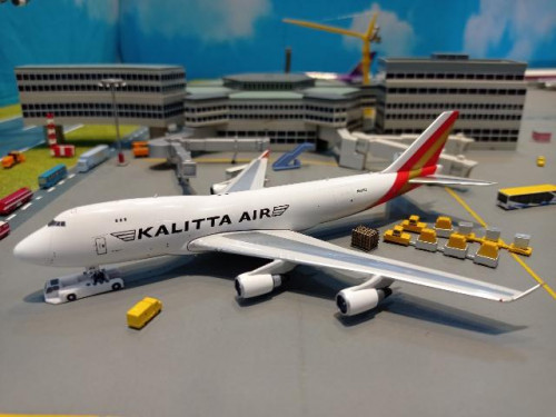 P4424 1:400 Kalitta Air 747-400 N403KZ [Width 16 Length 16.5 Height 5 cms]