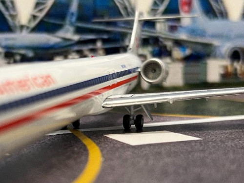 Gemini Jets 1:200 American MD-90 N904RA G21329 6