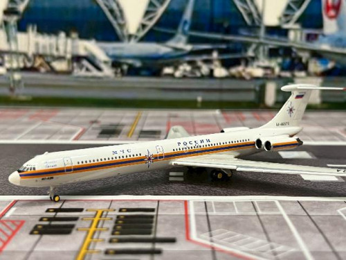 Phoenix 1:400 Russia Emercom IL-62M RA-86570 PH12006 [Width 11 Length 13.5 Height 3 cm] 5