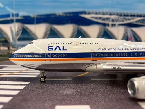 Inflight 1:200 South African 747-444 ZS-SAW IF744SA0524P [Width 30 Length 35 Height 6 cms] 5