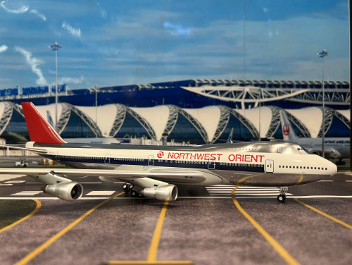 B Model 1:200 Northwest Orient B747-151 N605US B741605P [Width 30 Length 35 Height 10 cm] 2