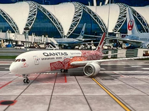 Gemini Jets 1:400 Qantas B787-9 VH-ZND 'Yam Dreaming' GJ2385 [Width 15 Length 15.5 Height 4.5 cm] 7