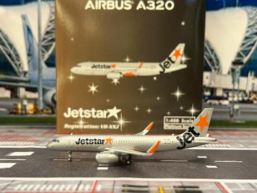 Phoenix 1:400 JetStar(Australia) A320 VH-XNJ PH12033 [Width 9 Length 9 Height 3 cms]