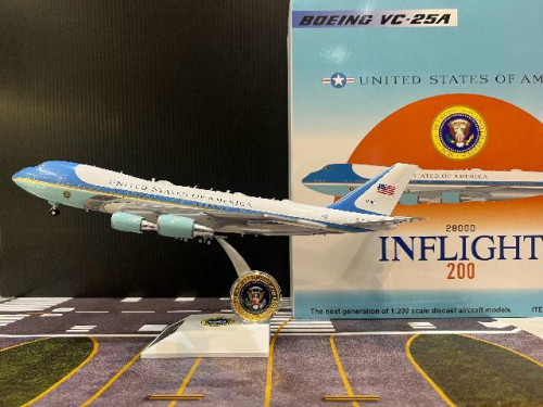  Inflight 1:200 USAF VC-25A #28000t IFVC25A1126P [Width 30 Length 35 Height 10 cm]