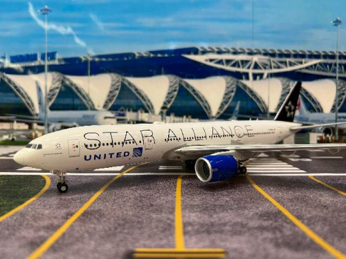 Gemini Jets 1:200 United 777-200ER N77022 Star Alliance G21380 [Width 33 Length 32 Height 8 cms] 1