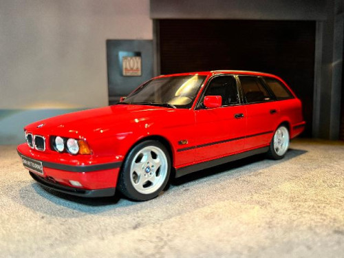 OT951 1:18 BMW E38 M5 Touring Red [Width 10 Length 25 Height 7 cms]