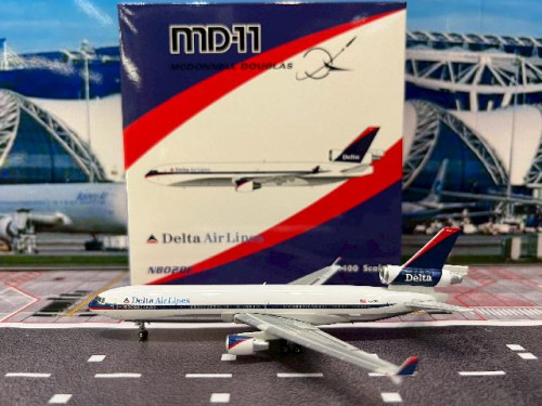  Phoenix 1:400 Delta MD-11 N802DE P4630