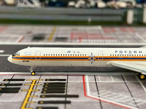 Phoenix 1:400 Russia Emercom IL-62M RA-86570 PH12006 [Width 11 Length 13.5 Height 3 cm] 3