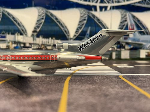 Gemini Jets 1:200 Western 727-200 N2805W ”Bud Light” G2494 [Width 16 Length 23 Height 5 cm] 6