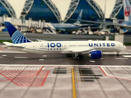 Gemini Jets 1:400 United Airlines B787-9 N61101 '100 Yrs' GJ2228 [Width 15 Length 15.5 Height 4.5 cm 4