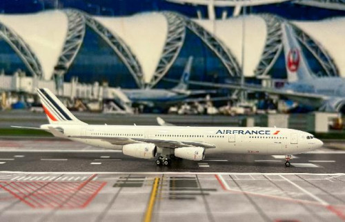 Phoenix 1:400 Air France A340-300 F-GLZS PH12063 [Width 15 Length 16 Height 4 cm] 2