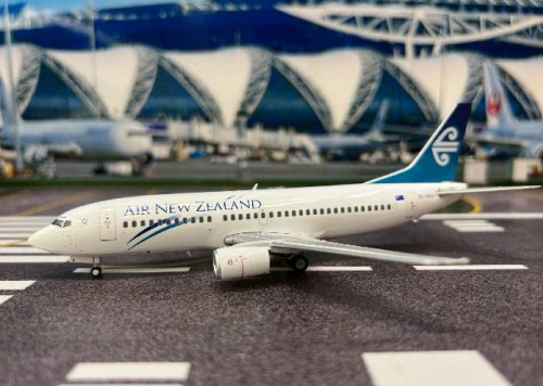 Inflight 1:200 Air New Zealand 737-33R ZK-NGA IF733NZ0624 [Width 14 Length 17 Height 5.5 cm] 1