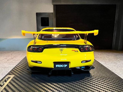 Ignition: IG2228 1:18 Mazda RX-7 (FD3S) Yellow [Width 10 Length 25 Height 7 cms] 7