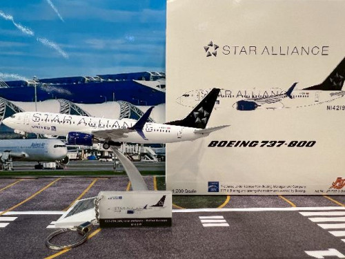 JFox 1:200 United 737-824 N14219 Star Alliance JF7378049L [Width 18 Length 18.5 Height 6 cms]