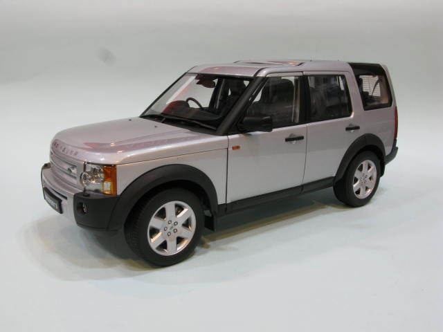 AUTOart 1:18 LAND ROVER DISCOVERY 3