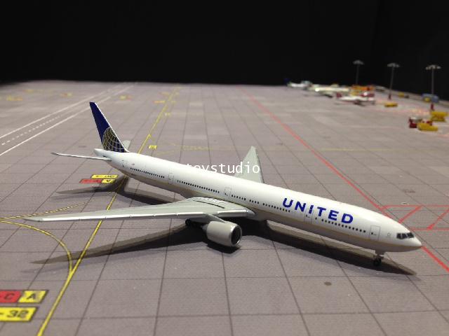 HERPA WINGS 1:500 United 777-300ER N58031 HW528877