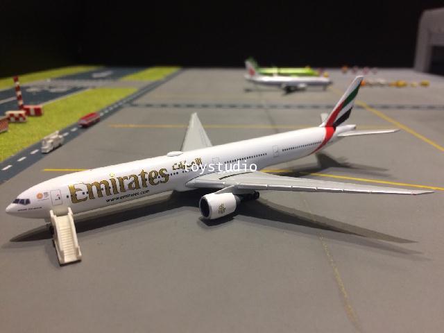 HERPA WINGS 1:500 Emirates 777-300ER A6-EQA HW518277-004 1