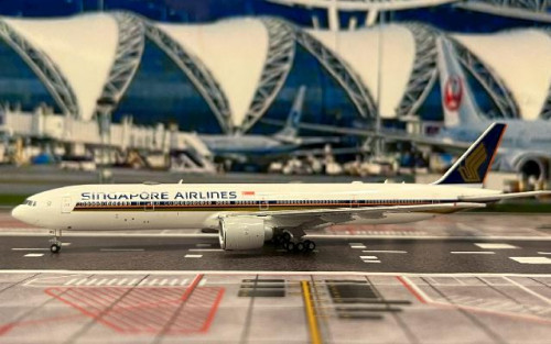 JC Wings 1:400 Singapore 777-300ER 9V-SWZ EW477W010 [Width 16 Length 18 Height 5 cm] 1