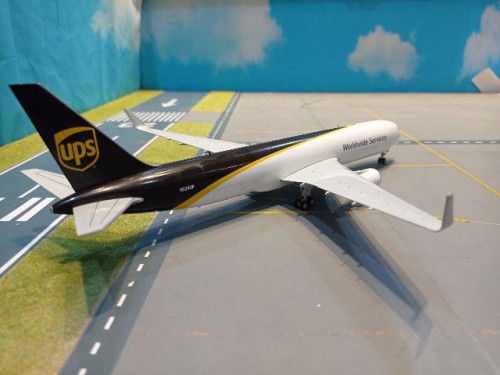 Gemini Jets G21276 1:200 UPS 767-300ERF N324UP [Width 24 Length 27 Height 8 cms] 3