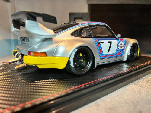 Ignition IG3006 1:18 RWB 964 Sil/Yell With M64 engine [Width 10