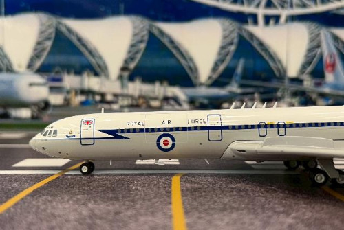 JCWings 1:200 Royal Air Force Vickers VC10 C1K XV104 LH2386 [Width 17 Length 26 Height 5 cm] 5