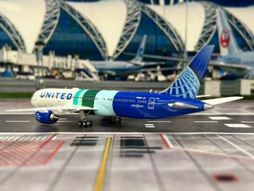 Gemini Jets 1:400 United Airlines B787-9 N24988 'SAF' GJ2333 6
