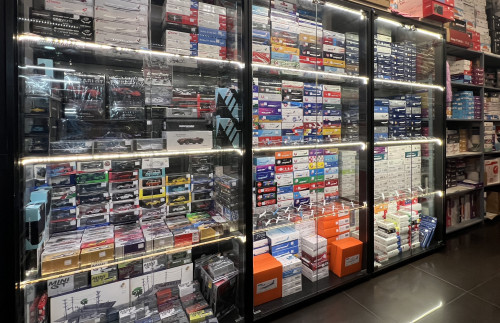 Toy Studio - 3/F Center Point Siam Square: Tel.086-3566868 2