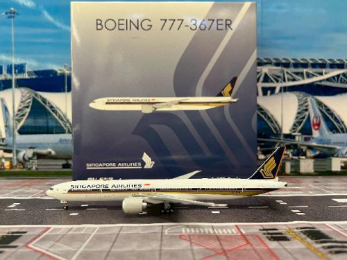 Phoenix 1:400 Singapore 777-300ER 9V-SNB P4631 [Width 16 Length 18 Height 5 cms]