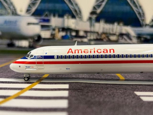 Gemini Jets 1:200 American MD-90 N904RA G21329 4