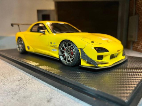 Ignition: IG2043 1:18 Feed RX-7 (FD3S) Yellow [Width 10 Length 25 Height 7 cms] 1
