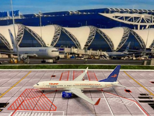 Gemini Jets GJ2306 1:400 Trump-Vance 737-800W N917XA [Width 9 Length 9.5 Height 3 cms] 2