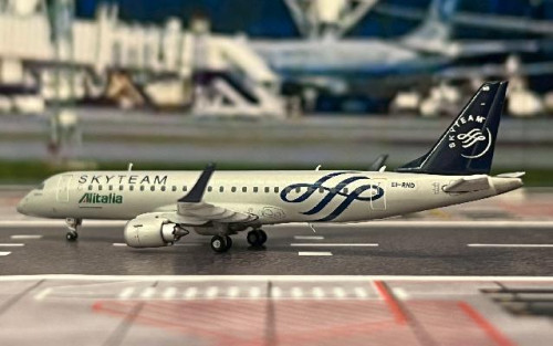 JC Wings 1:400 Alitalia Cityliner ERJ-190STD EI-RND