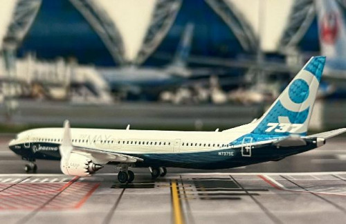 JC Wings 1:400 Boeing B737 MAX 9 N7379E LH4291 [Width 9 Length 10.5 Height 3 cm] 8